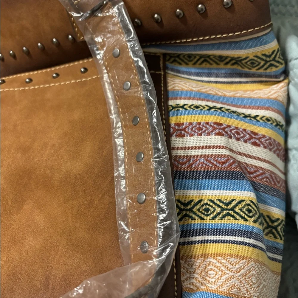 Elegant Tony Lama Brown Concealed Carry Leather Tote with Textured Stripes (NEW) - Picture 11 of 11